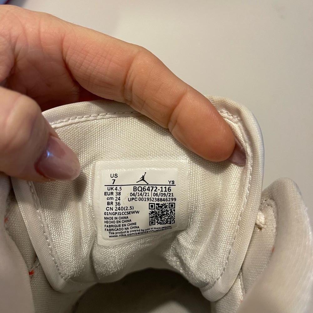 Wmns Air Jordan 1 Mid Shoes (21’) - Picture 7 of 7